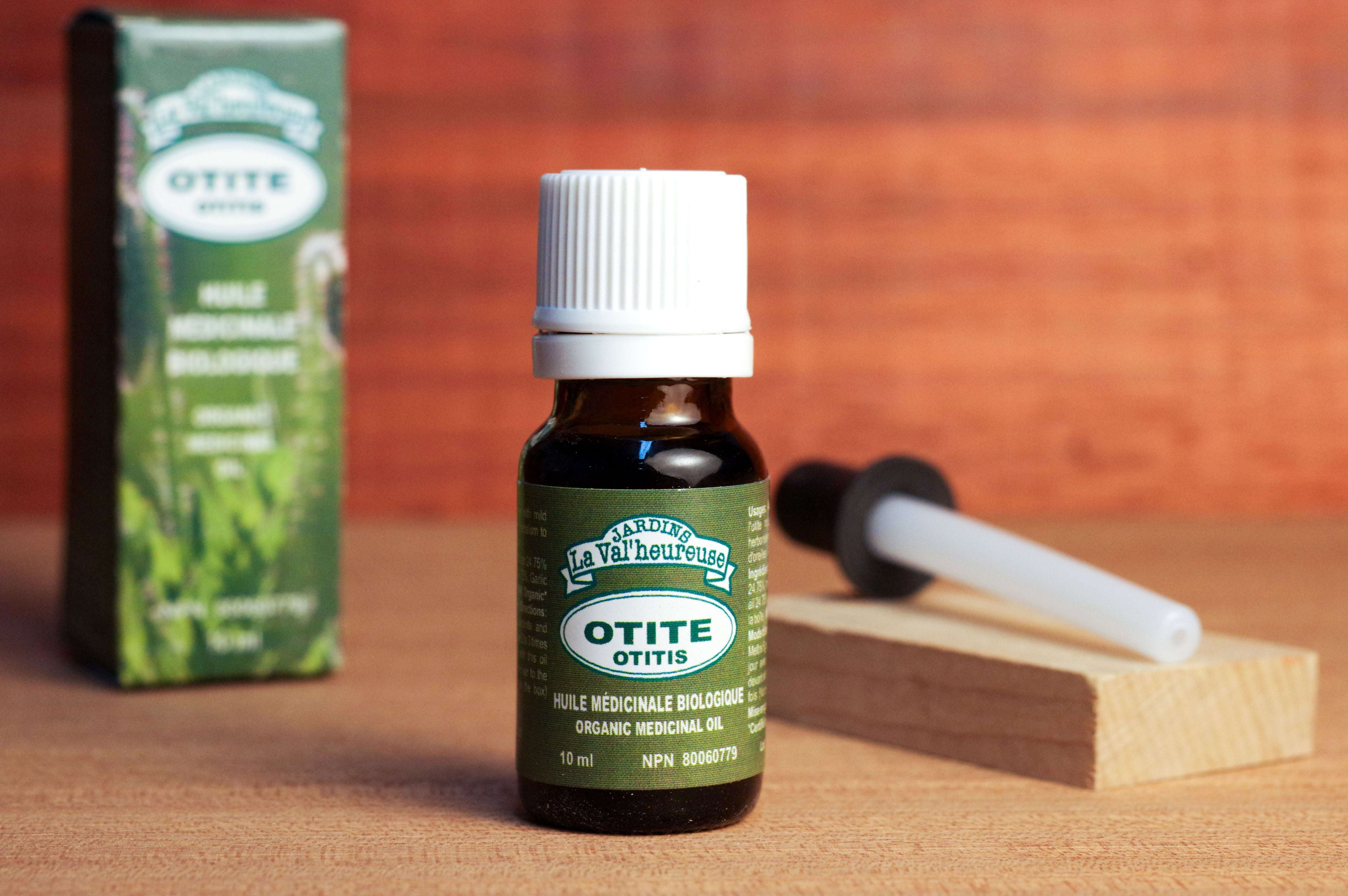 Le contenu de la boite huile Otite : Une bouteille de 10mL et  une pipette de dosage 